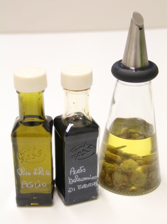 öljyä ja balsamicoa