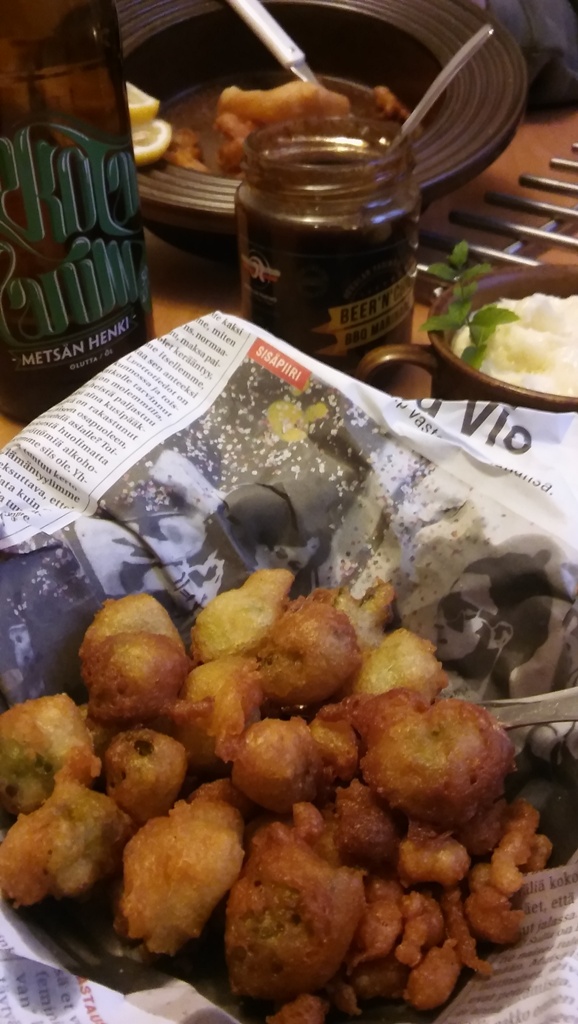 friteerattuja humalan käpyjä